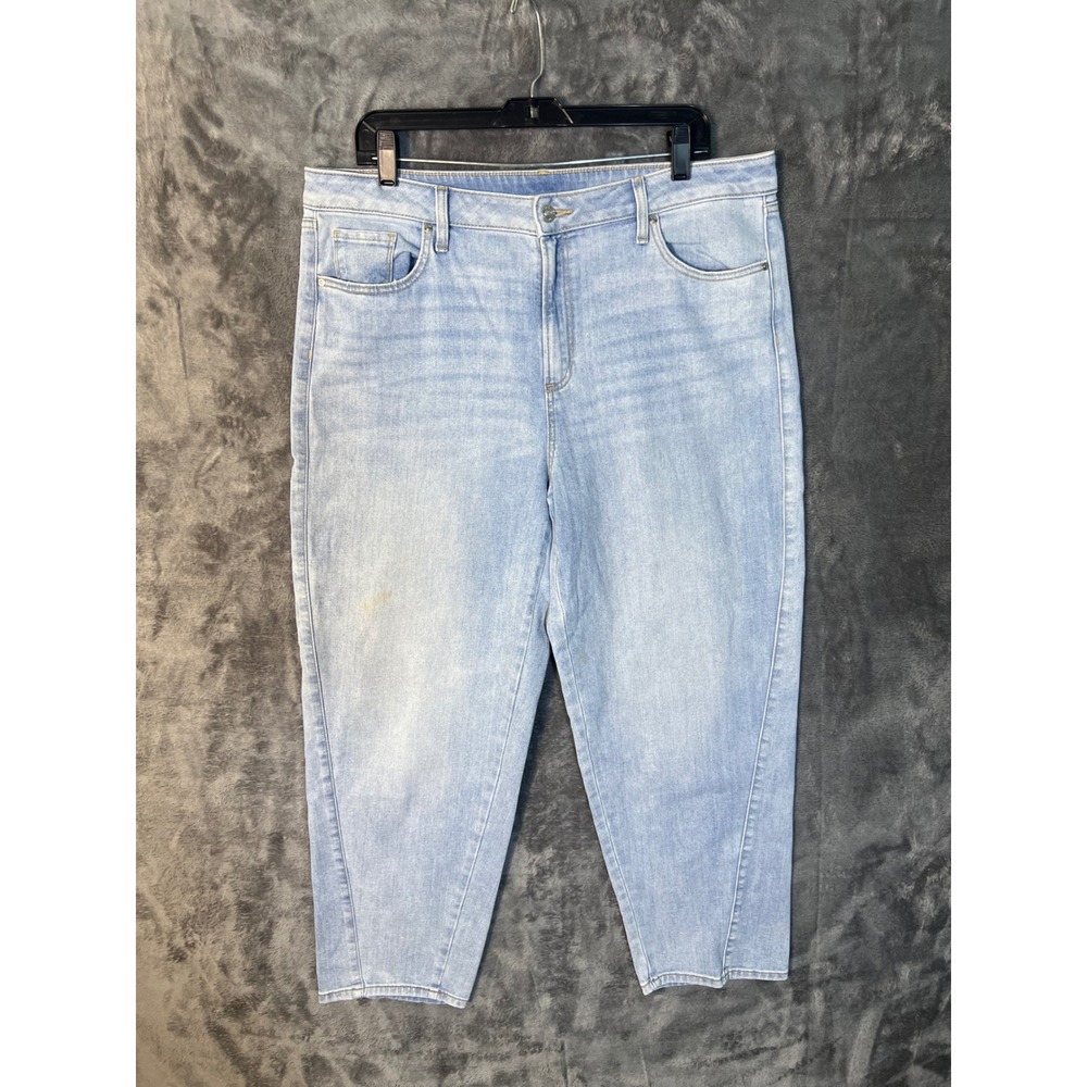 Chicos Light Wash Tapered Leg Denim Jeans High Rise Blue Stretch Size 2.5